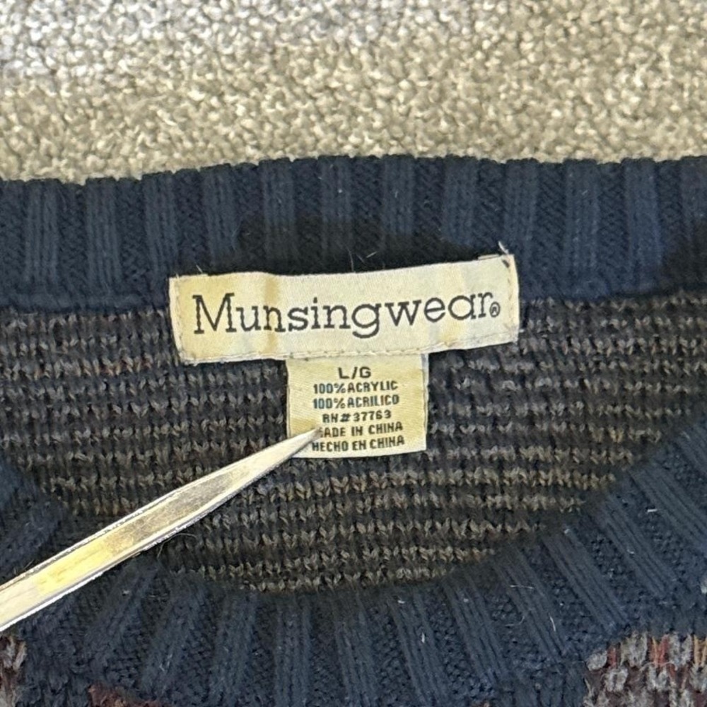Munsingwear Knit Sweater Large Classic Vintage Penguin Logo Pullover - Picture 3 of 7